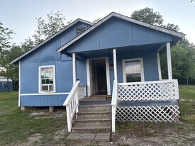 1105 Mize St in Lufkin, TX - Building Photo