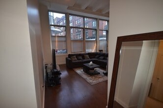 88 Kingston St, Unit 1B in Boston, MA - Foto de edificio - Building Photo