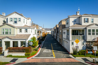 Villas at Metro in Milpitas, CA - Foto de edificio - Building Photo