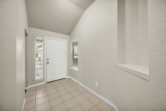 256 Indian Falls S in Montgomery, TX - Foto de edificio - Building Photo