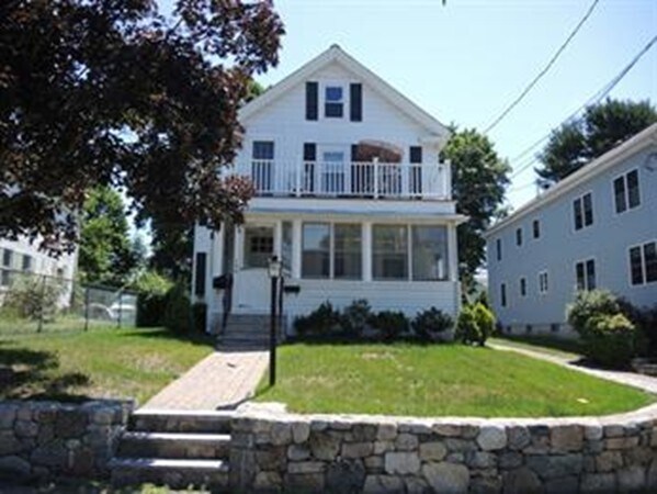 106 Maple St in Needham, MA - Building Photo