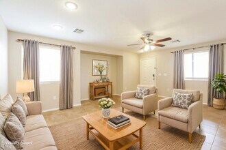 7216 Plushstone St in Las Vegas, NV - Foto de edificio - Building Photo