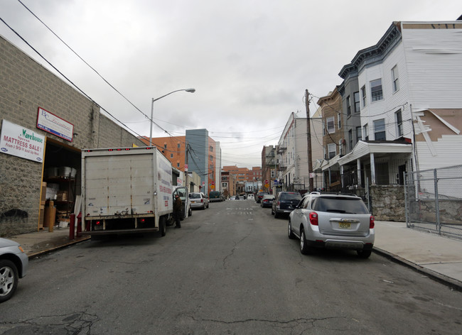 440 E 182nd St in Bronx, NY - Building Photo - Building Photo