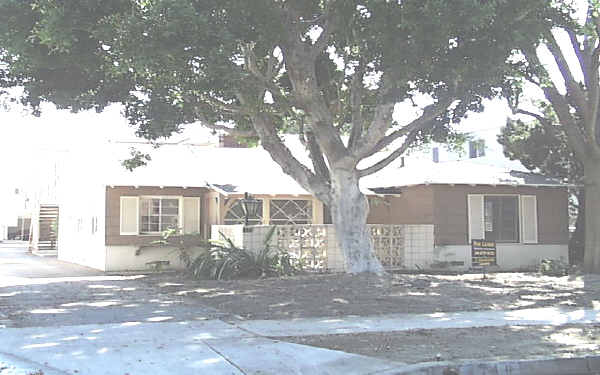 4740 Ben Ave in North Hollywood, CA - Foto de edificio - Building Photo