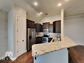 50 Ridgefield Dr in Oakland, TN - Foto de edificio - Building Photo