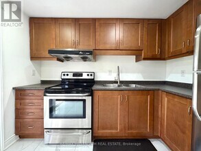 41 Stoneylake Ave in Brampton, ON - Building Photo - Building Photo