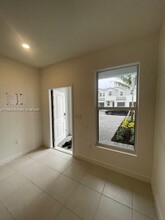 133 SW 184th Ave in Pembroke Pines, FL - Building Photo - Building Photo