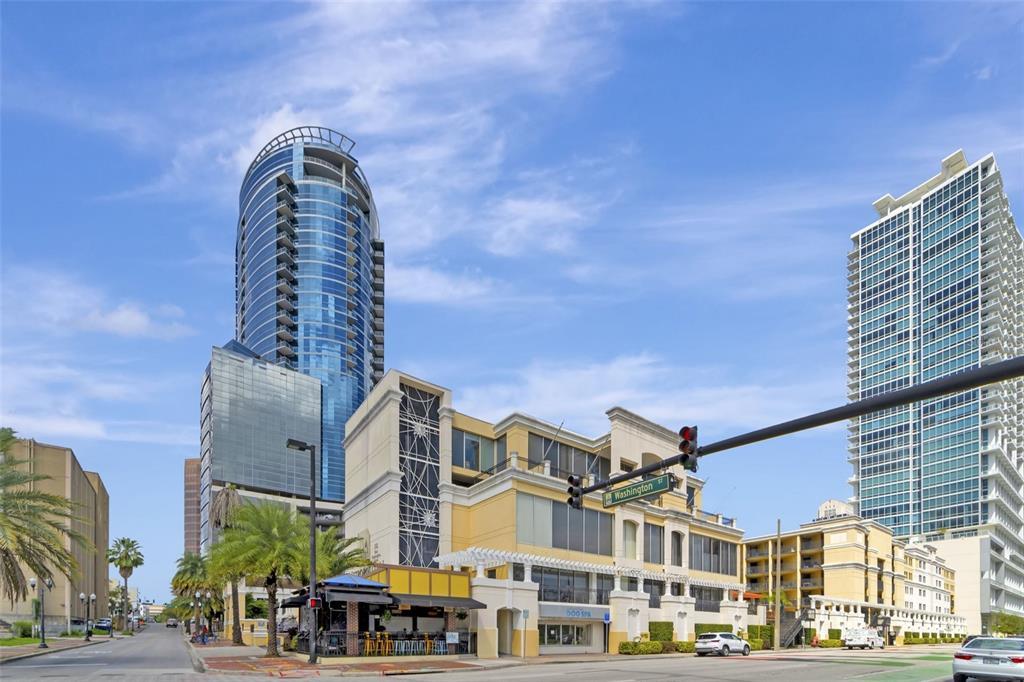 151 E Washington St in Orlando, FL - Building Photo