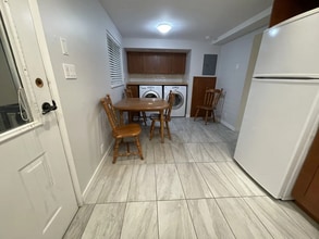 594 Westley Ave in Coquitlam, BC - Building Photo - Building Photo