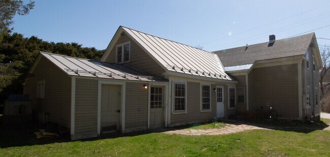 12-16-16 Sage St in Bennington, VT - Building Photo - Building Photo