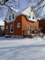 907 Vine St in Cambridge, ON - Building Photo