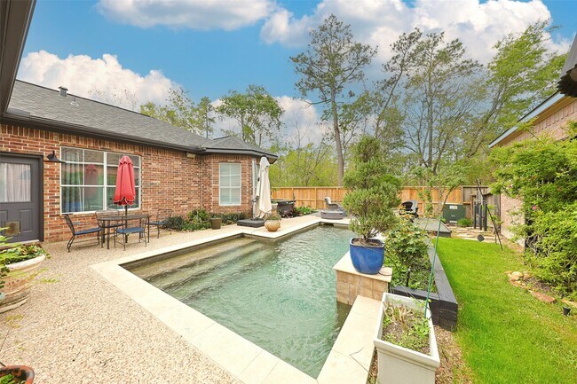 63 N Crescendo Path Pl in Shenandoah, TX - Building Photo - Building Photo