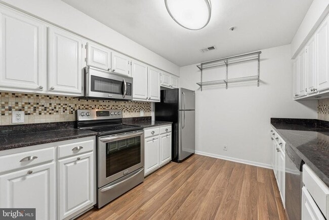 240 S Reynolds St in Alexandria, VA - Building Photo - Building Photo