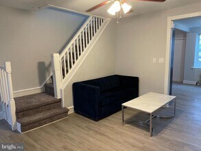 532 E Mayland St in Philadelphia, PA - Foto de edificio - Building Photo