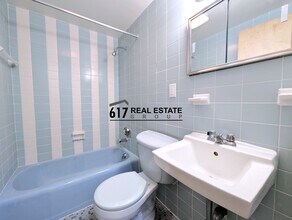 2018 Commonwealth Ave, Unit 04 in Boston, MA - Foto de edificio - Building Photo