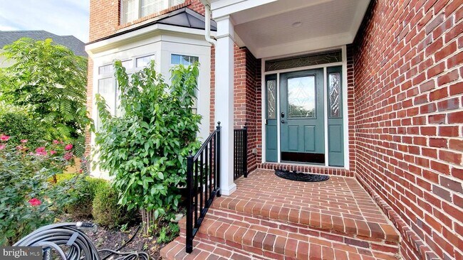 12614 Winter Wren Ct in Herndon, VA - Building Photo - Building Photo