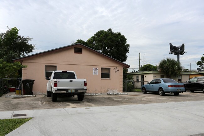 1216-1220 Worthington St in West Palm Beach, FL - Building Photo - Building Photo