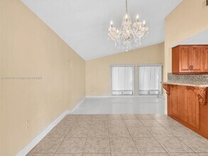 3917 E Lake Pl in Miramar, FL - Building Photo - Building Photo