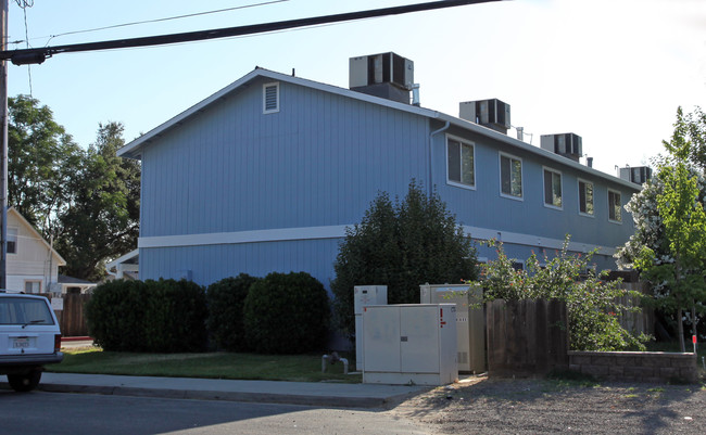 Hasley Apartment Complex in Modesto, CA - Building Photo - Building Photo