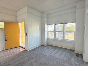 4612 SE Taylor St in Portland, OR - Building Photo - Building Photo