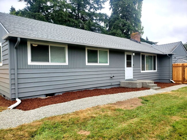 15009 Bingham Ave E in Tacoma, WA - Building Photo - Building Photo