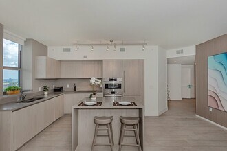 4010 S Ocean Dr in Hollywood, FL - Building Photo - Building Photo