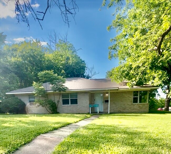 property at 2704 Cedar Dr