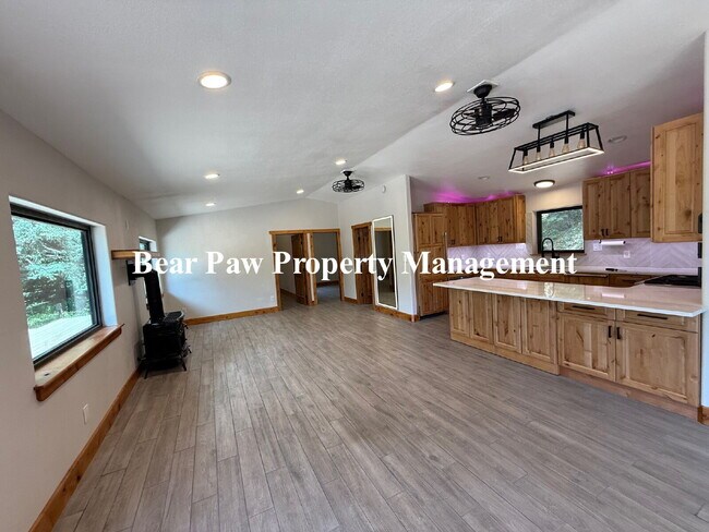 28084 Meadow Dr in Conifer, CO - Building Photo - Building Photo