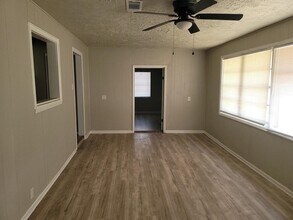 5934 Ridgeway Dr in Houston, TX - Foto de edificio - Building Photo