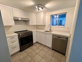 3285 8th Av W in Vancouver, BC - Building Photo