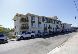 Marmion Way in Los Angeles, CA - Foto de edificio - Building Photo