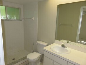 2153 McIntosh Rd in Sarasota, FL - Building Photo - Building Photo