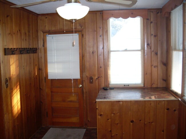 507A N Division Ave, Unit A in Polo, IL - Building Photo - Building Photo