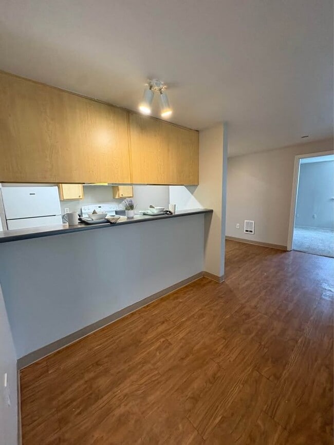 16932 SE Powell Blvd in Portland, OR - Building Photo - Building Photo
