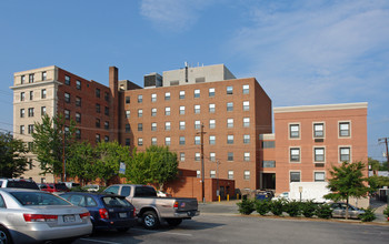 Kensington Court in Richmond, VA - Foto de edificio - Building Photo