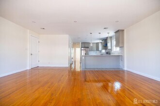 13 Boyd Ave in Jersey City, NJ - Building Photo - Building Photo