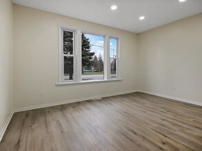 10450 W 93rd Ave in Saint John, IN - Foto de edificio - Building Photo