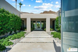 1175 Los Robles Dr in Palm Springs, CA - Building Photo - Building Photo