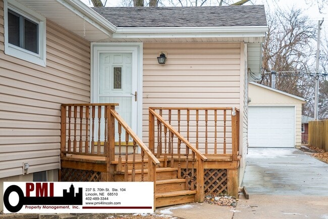 7051 Holdrege St in Lincoln, NE - Building Photo - Building Photo