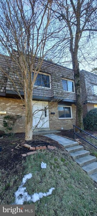 428 W Deer Park Rd in Gaithersburg, MD - Building Photo