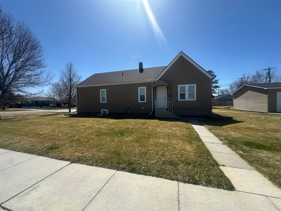 1555 5th St in Gering, NE - Foto de edificio