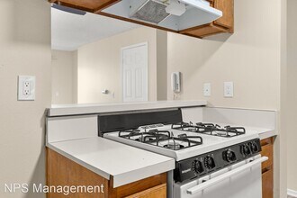 1070 Loma Ave in Long Beach, CA - Building Photo - Building Photo
