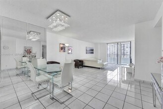 2500 Parkview Dr, Unit 1418 in Hallandale Beach, FL - Building Photo - Building Photo