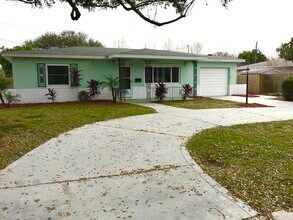 5330 25th Ave N in St. Petersburg, FL - Building Photo - Building Photo