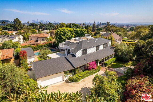 2324 N Vermont Ave in Los Angeles, CA - Building Photo - Building Photo