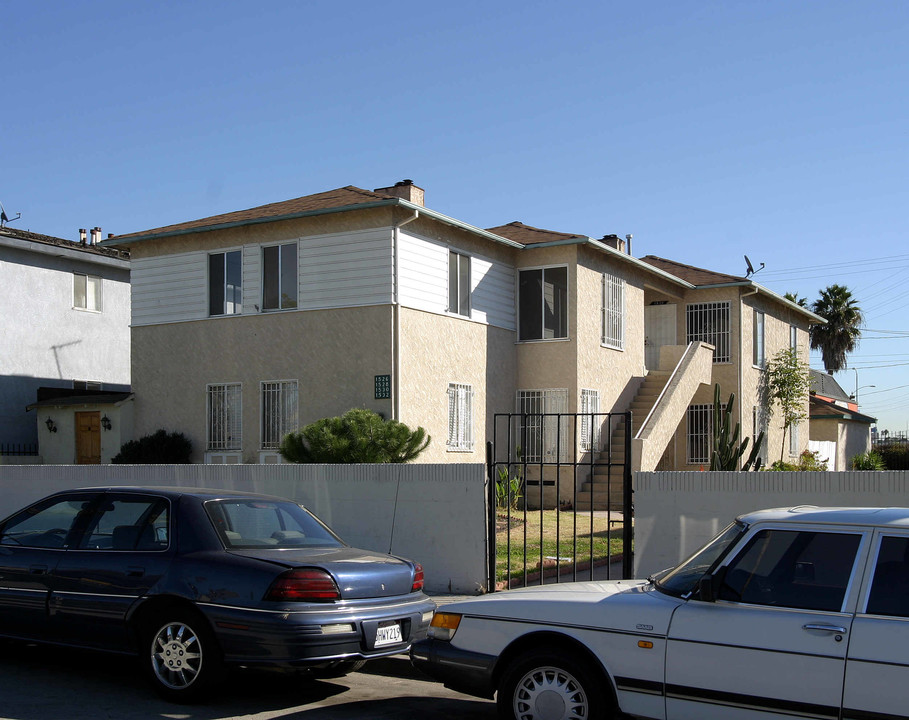 1526 Meadowbrook Ave in Los Angeles, CA - Building Photo