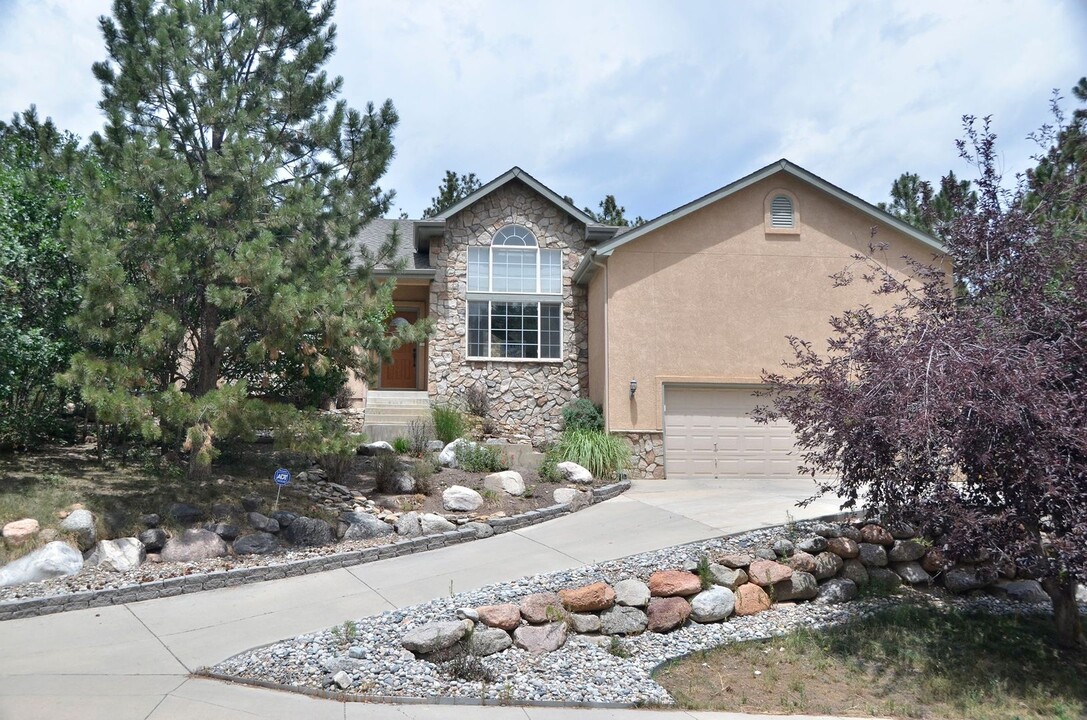 7420 Winding Oaks Dr in Colorado Springs, CO - Foto de edificio