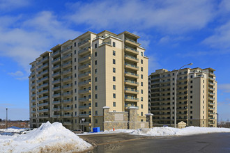 Fallowfield Towers in Kitchener, ON - Building Photo - Building Photo