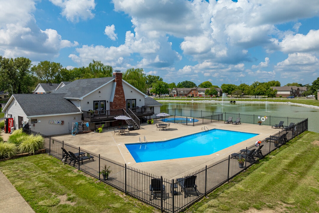 Castleton Manor Apartments in Indianapolis, IN - Building Photo