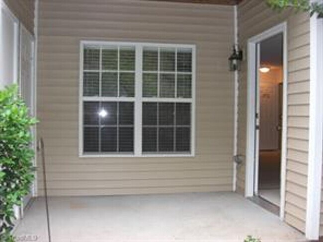 1912 Salem Bluff Dr in Winston-Salem, NC - Building Photo - Building Photo